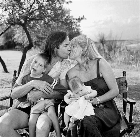 does daryl hannah have children.